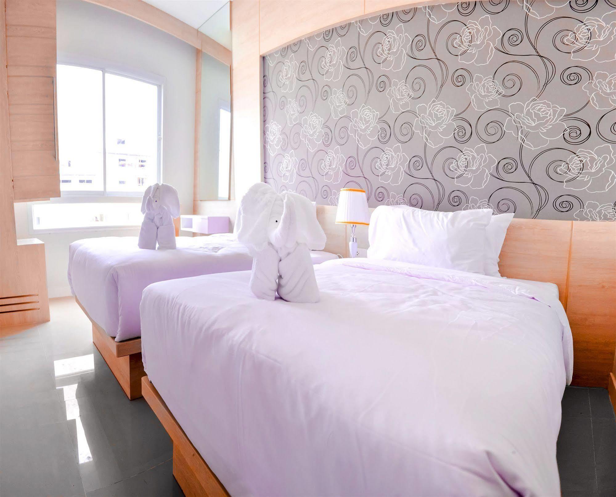 Mirage Express Patong Phuket Hotel Exterior photo